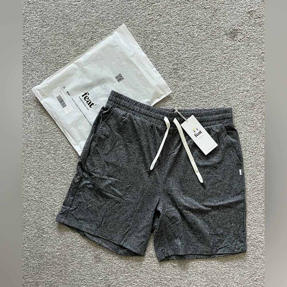 NWT Feat Gray Mens Shorts Size Large